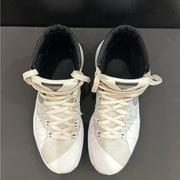 Nike Basketball Shoes - Picture 7 of 8